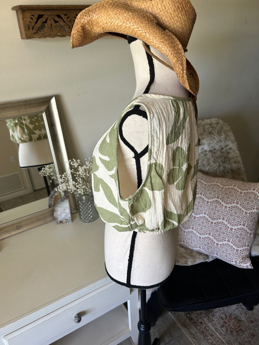 Nwt salty lemon gauze, 100% cotton boho floral green cream crop tank top L - Picture 3 of 10